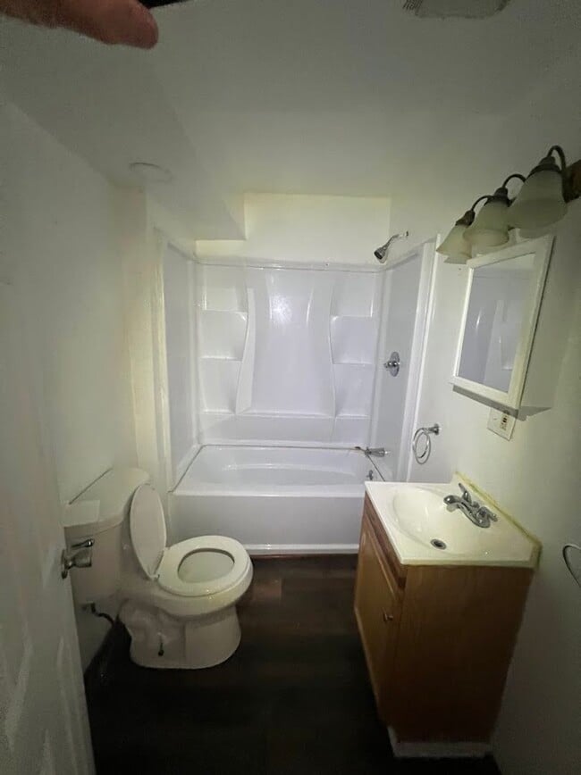 Building Photo - Updated 2 bedroom house!