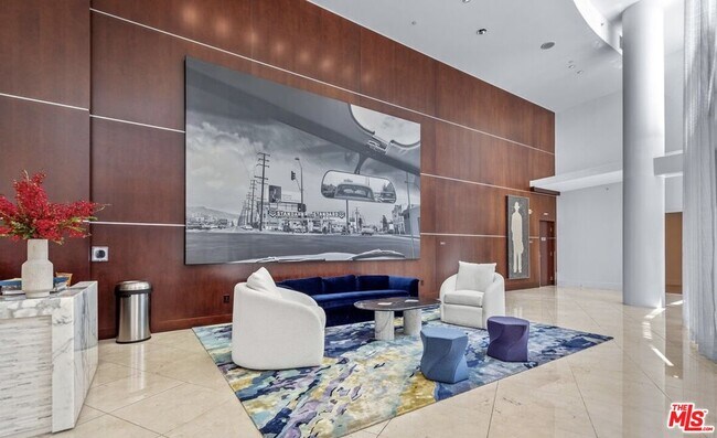 Building Photo - 13700 Marina Pointe Dr