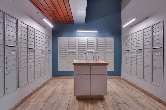 Building Photo - 355 Berry St