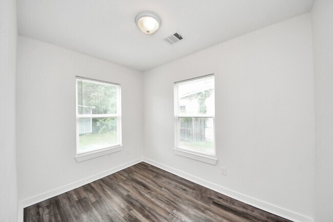 Building Photo - 233 N Carolina St
