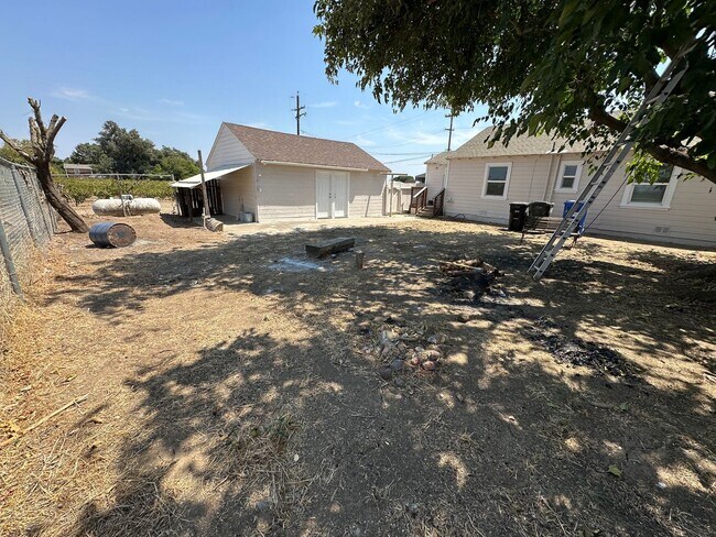 Building Photo - 1360 Delta Rd
