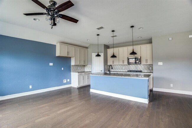 Building Photo - 3404 Glendale Ln