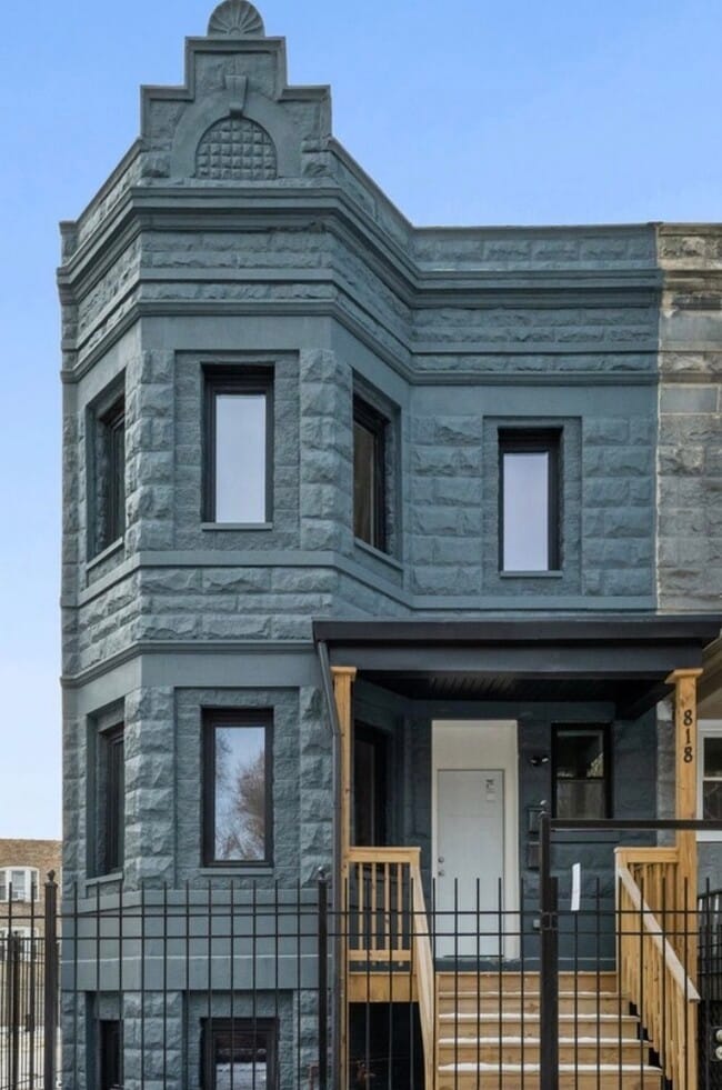 Building Photo - 818 S Karlov Ave