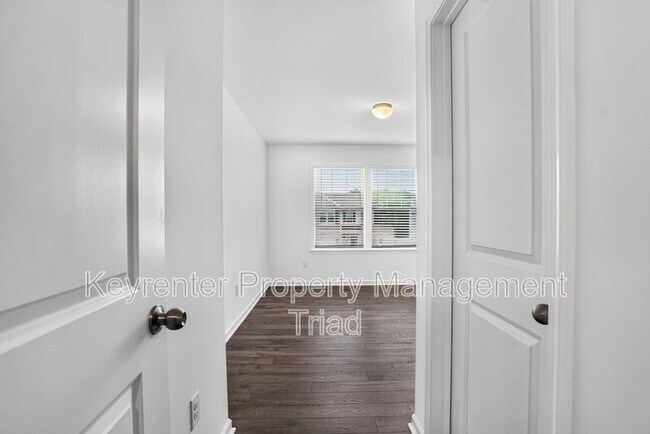 Building Photo - 3012 Highlander Pt