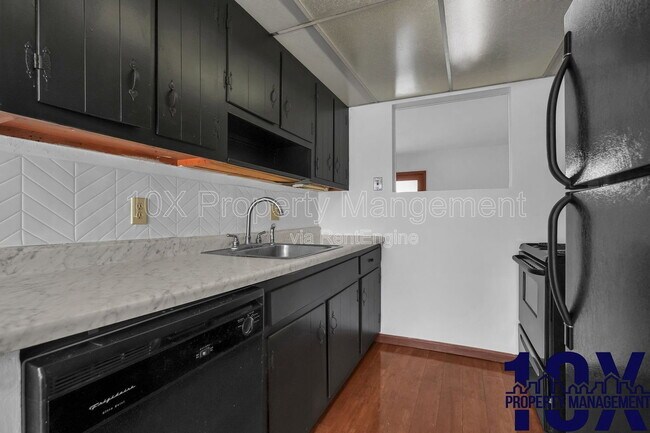 Building Photo - 141 Beacon Run W