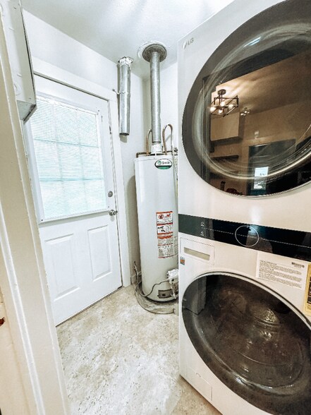 Building Photo - 309 N Dubellette St