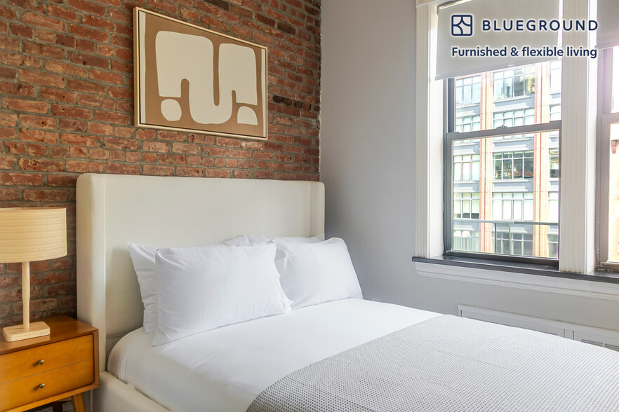 Building Photo - 234 E 14th St