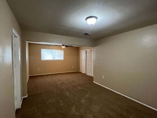 Building Photo - 103 Meadow Way