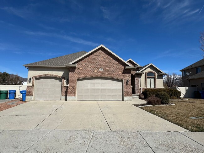 Building Photo - 3 bedroom 2 bath home in Lehi