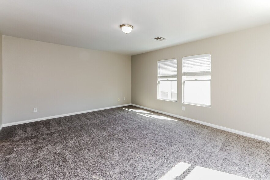 Building Photo - 652 Shadwell St