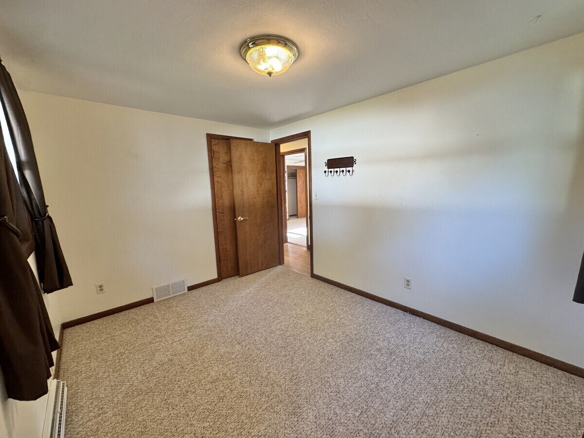 Building Photo - 1798 Chateau Dr