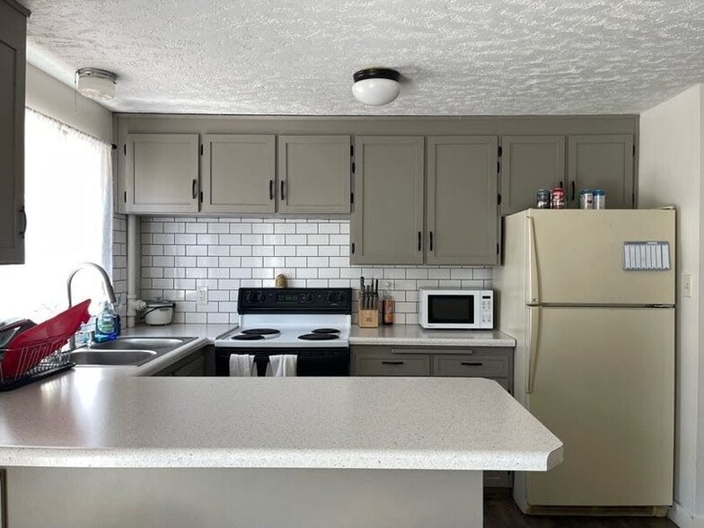 Building Photo - 4035 Brinker Ave