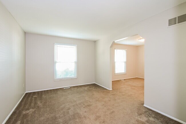 Building Photo - 5 Shining Rock Dr