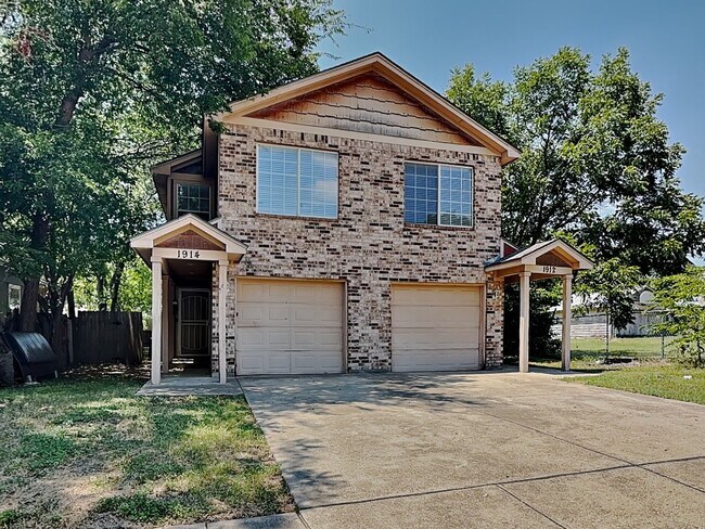 Building Photo - We’re currently offering one month free re...