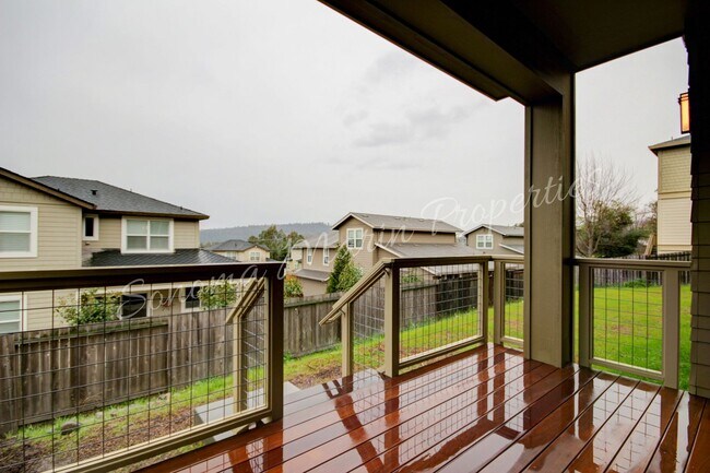 Building Photo - Gorgeous 4 Bed/3Bath House Available in De...