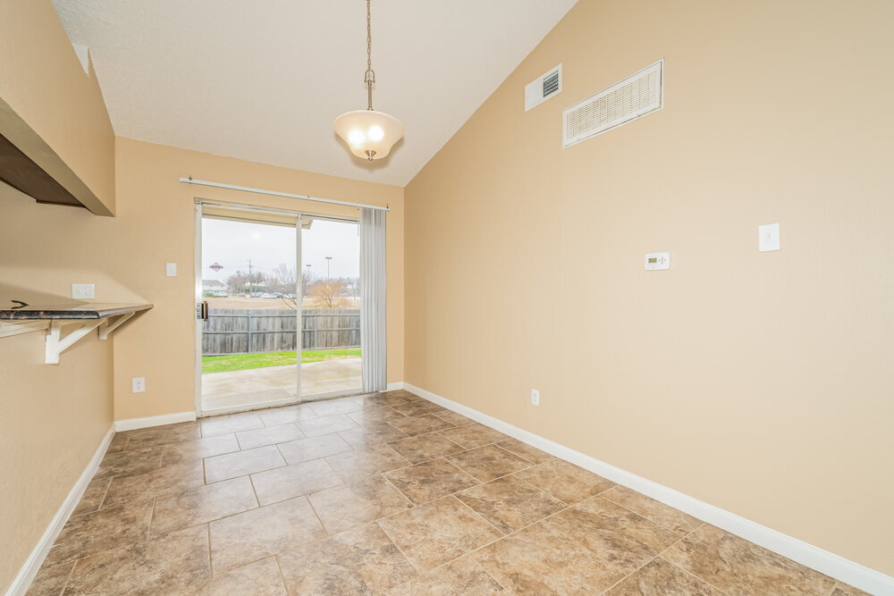 Building Photo - 1205 High Valley Dr