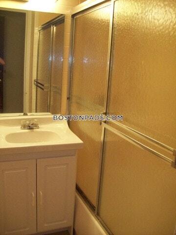 Building Photo - 62 Boylston St