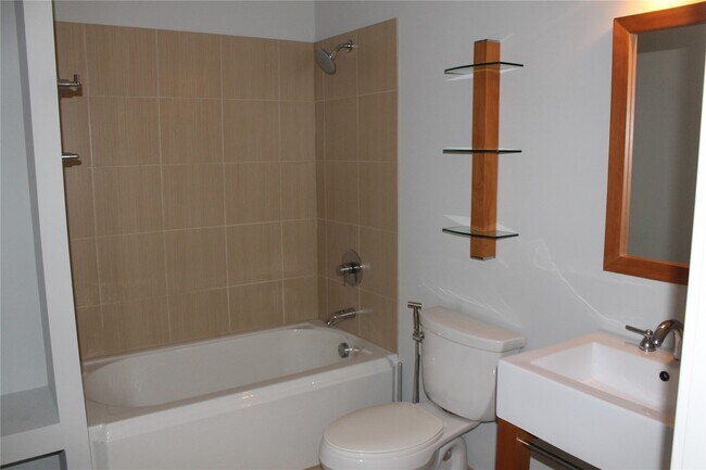 Building Photo - 4100 Forest Park Ave