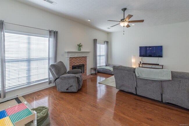 Building Photo - 616 Castle Brook Dr