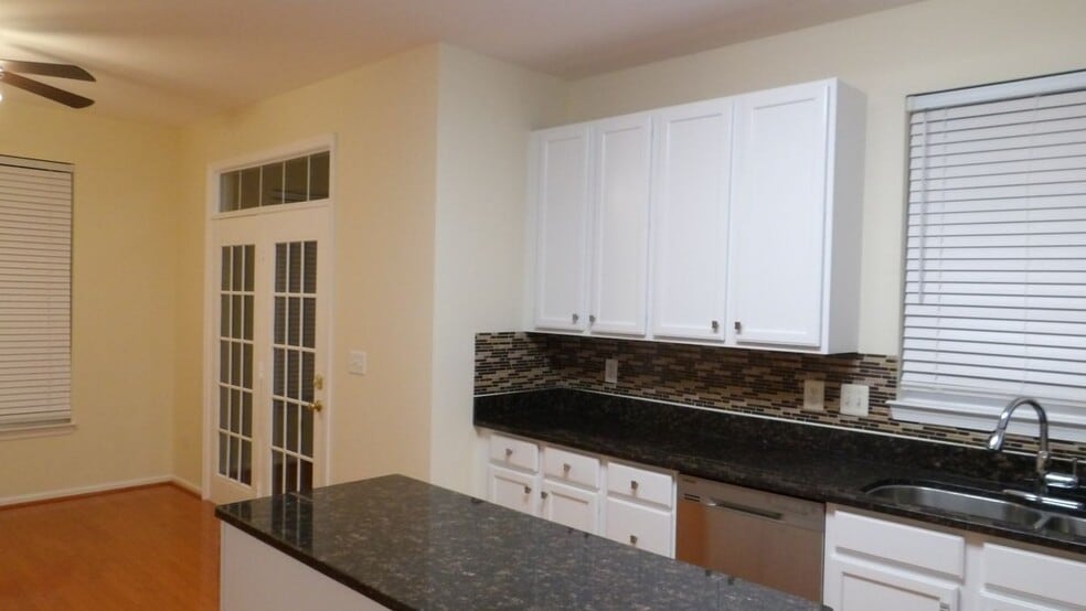 Building Photo - 47086 Garrett Pl