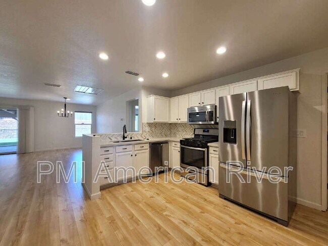 Building Photo - 4578 Excelsior Rd