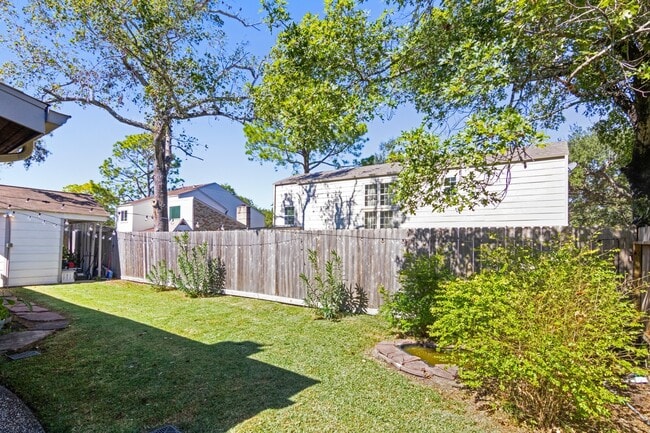 Building Photo - 13910 Ella Lee Ln