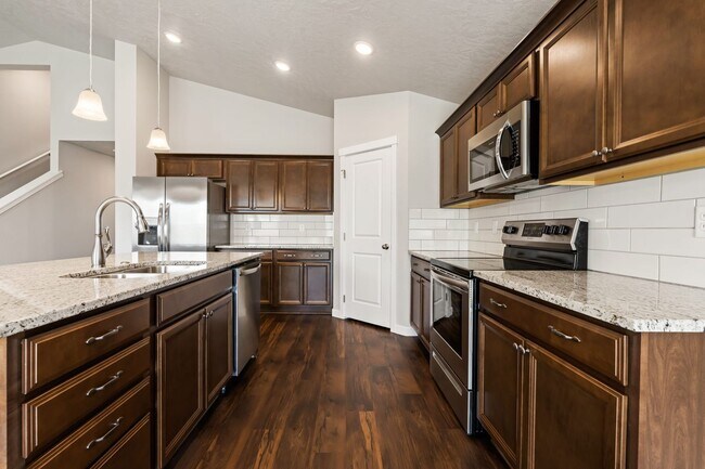 Building Photo - 4 Bedroom, 2 Bath Gorgeous Nampa Home on a...