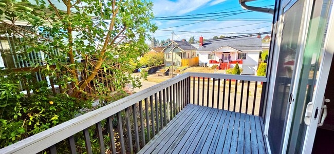 Building Photo - Modern 3-Bed Duplex with Hilltop Views and...