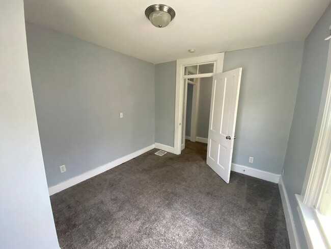 Building Photo - 4BR Davenport Home