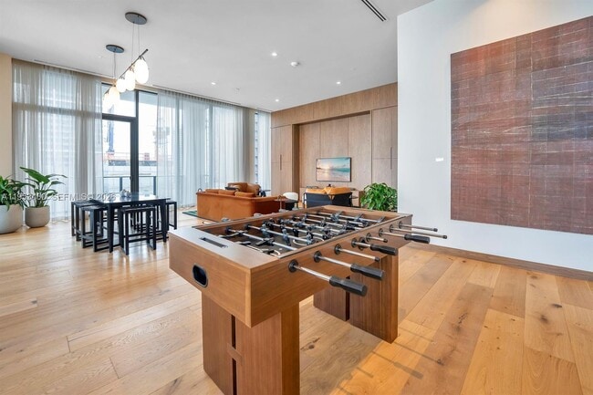 Building Photo - 11 NE 6th St