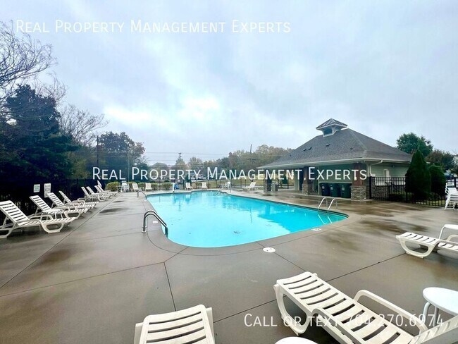 Building Photo - 1243 Farm Branch Dr SW