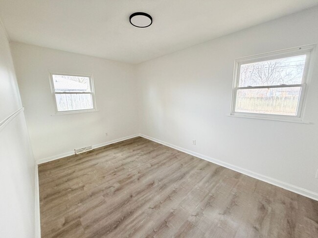 Building Photo - Now Showing this 4 Bedroom/2 bath in New Whiteland, IN