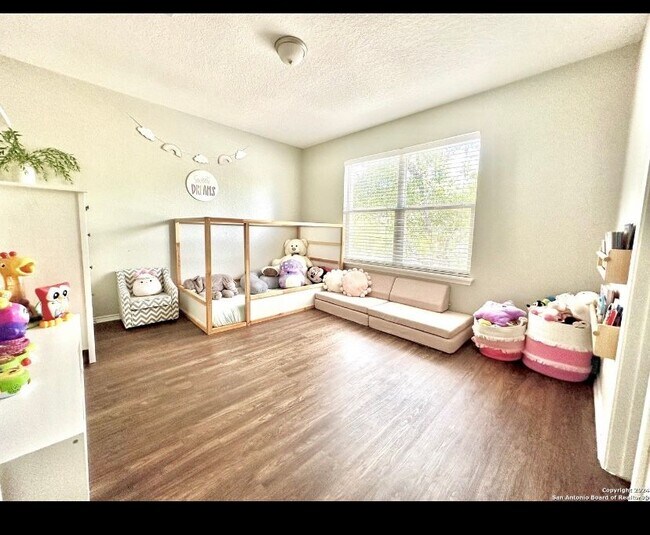 Building Photo - 10142 Amber Flora Dr