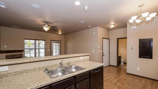 Building Photo - 470 Cambria Dr