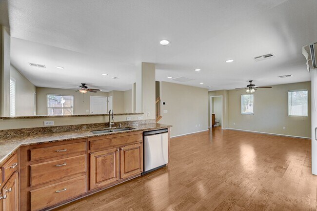 Building Photo - 4bd Home