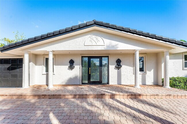 Building Photo - 2443 NE 26th St