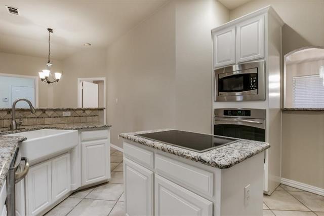 Building Photo - 883 San Jacinto Dr