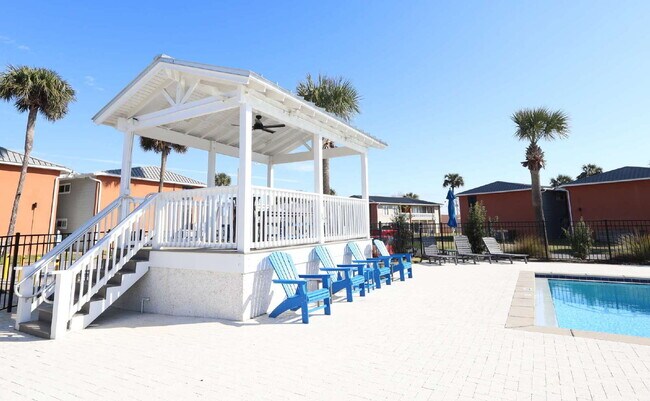 Building Photo - "Coastal Comfort Awaits: Furnished 2-Bed Condo with Pool in Destin!"