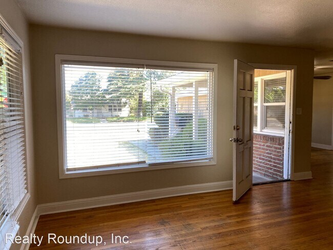 Building Photo - 3 br, 1 bath House - 1656 Country Club Blvd