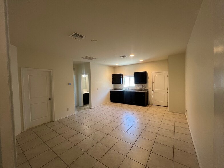 Building Photo - 42132 W Manderas Ln