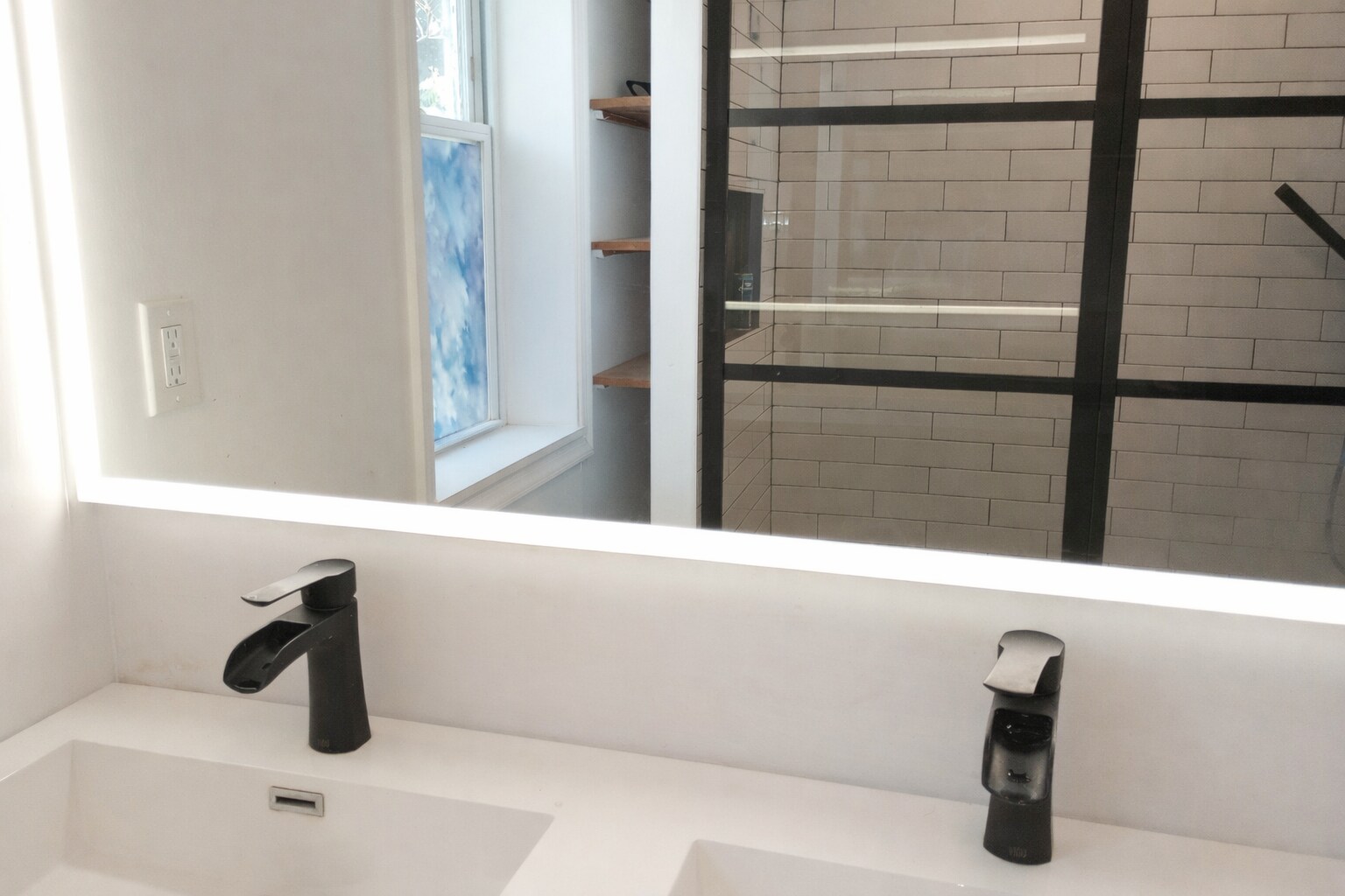 Full Bathroom, Double Sink, LED Mirror - 931 Edgley St