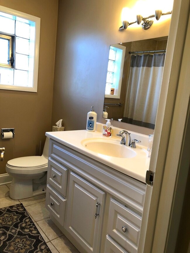 Building Photo - 9529 N Kenneth Ave