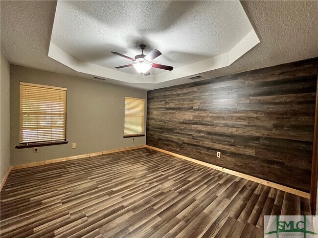 Building Photo - 233 Wild Rose Dr