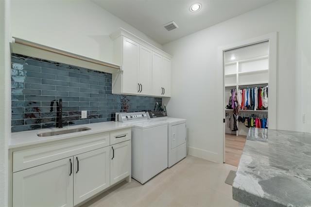 Building Photo - 3311 Regent Dr
