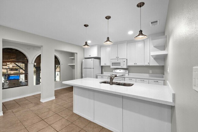 Building Photo - 1313 Harbor Island Dr