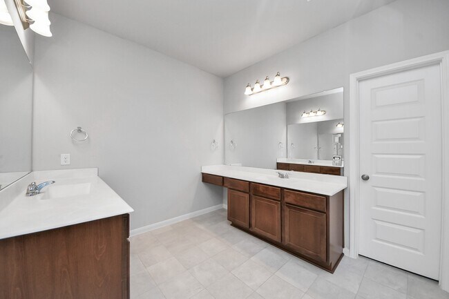 Building Photo - 3102 Trishelle Ct
