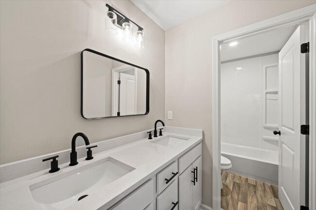 Building Photo - 2845 Yale Ave