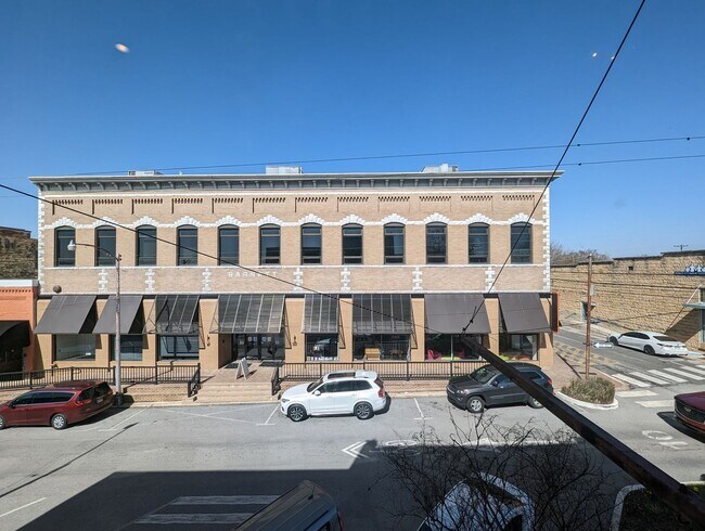 Building Photo - 1 Bedroom/1 Bathroom Loft in Batesville