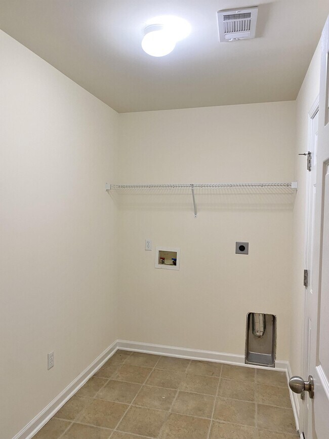 Building Photo - 19 Saluda Way