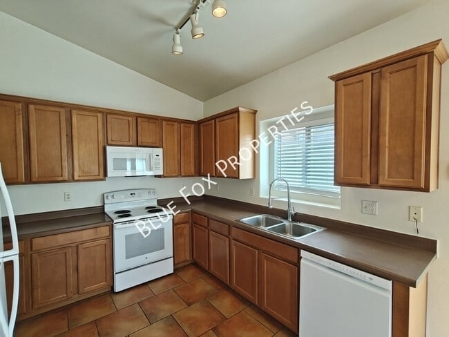 Building Photo - 5322 W Olivine Dr